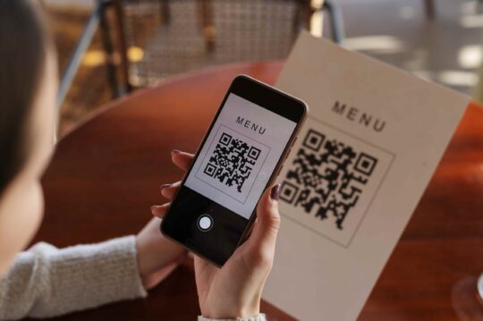 How Rixqr is helping the restaurant to adapt to new technology?